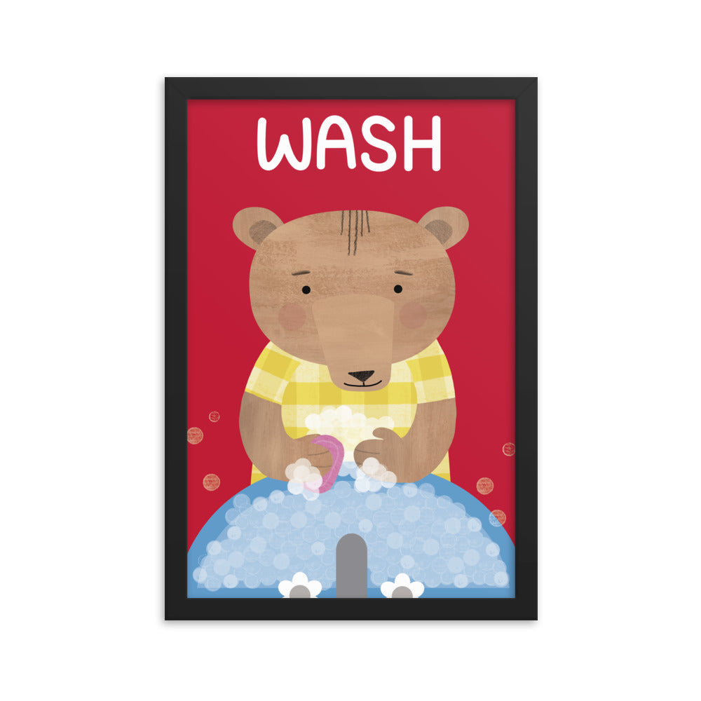 Lámina enmarcada de Bear Washing (Oso lavado) - Inglés